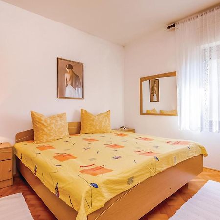 Beautiful Apartment In Novi Vinodolski Extérieur photo