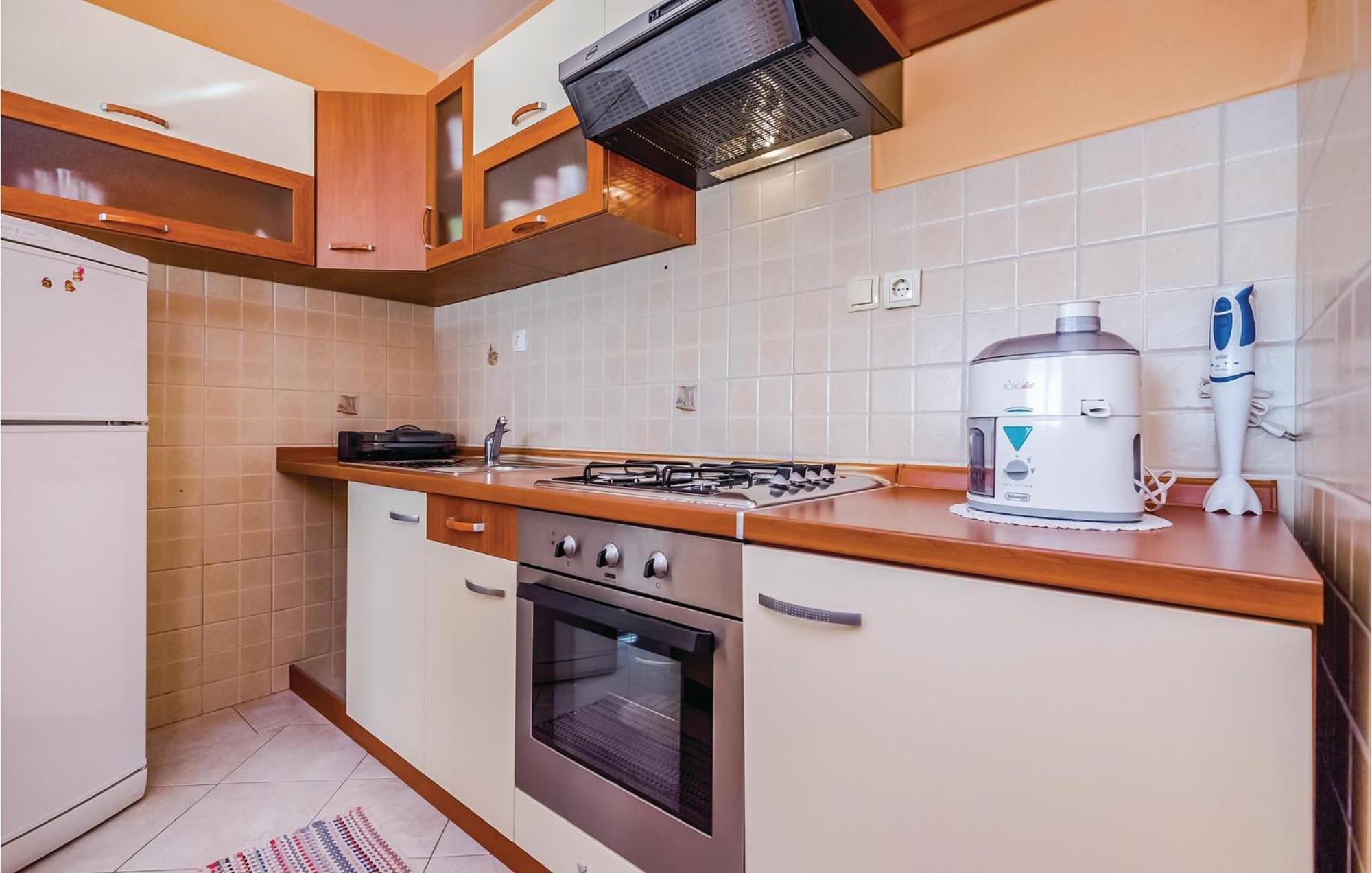 Beautiful Apartment In Novi Vinodolski Extérieur photo