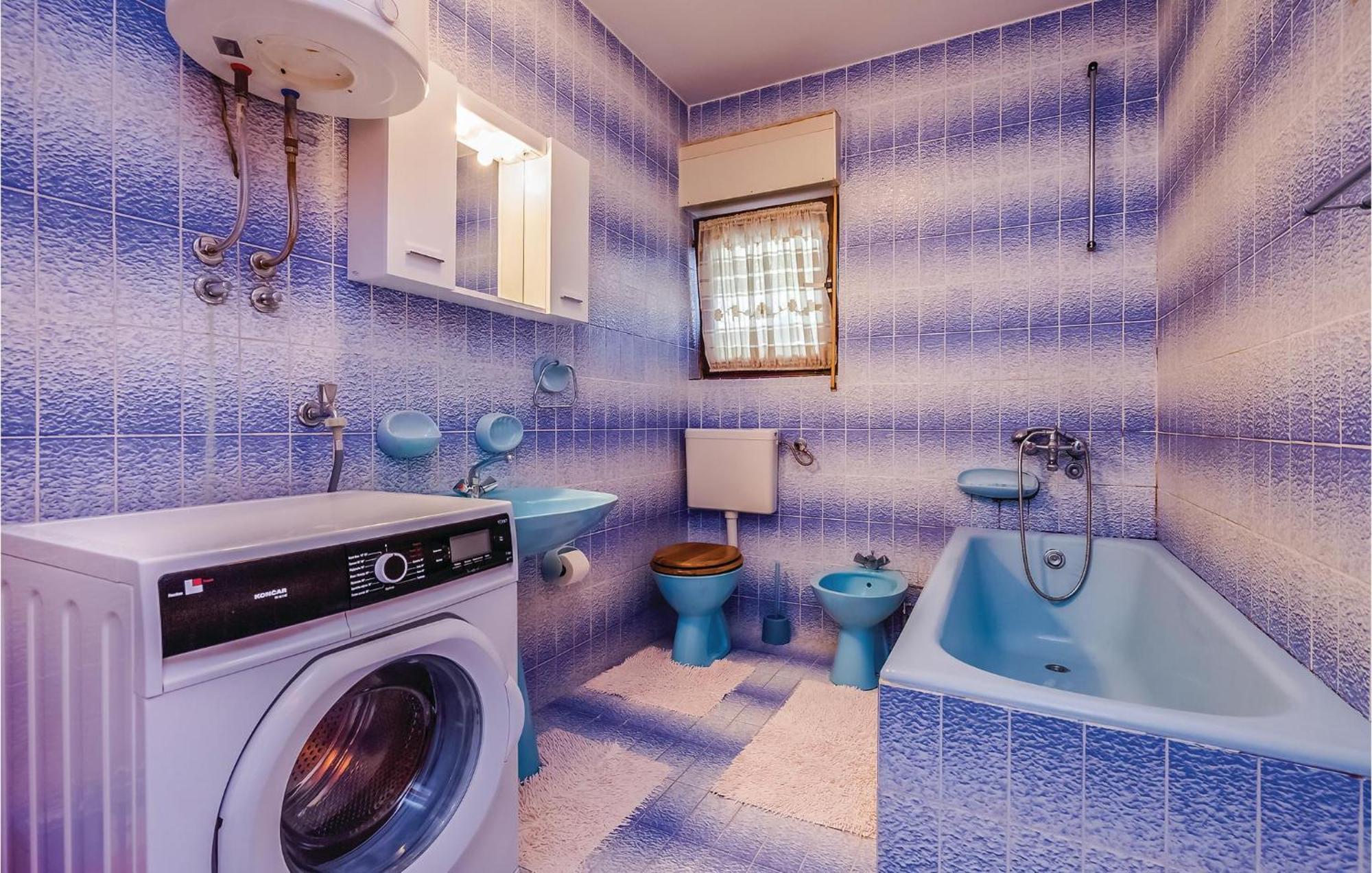 Beautiful Apartment In Novi Vinodolski Extérieur photo