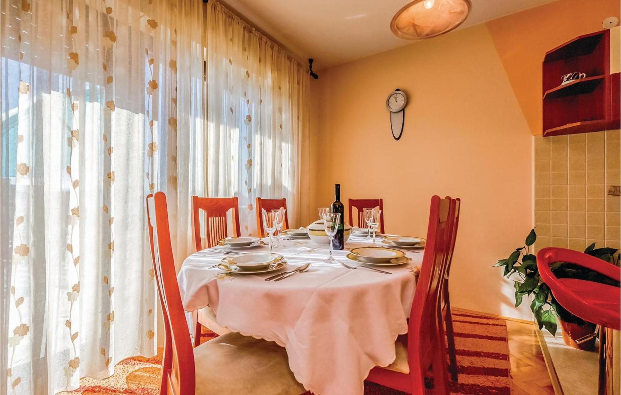 Beautiful Apartment In Novi Vinodolski Extérieur photo
