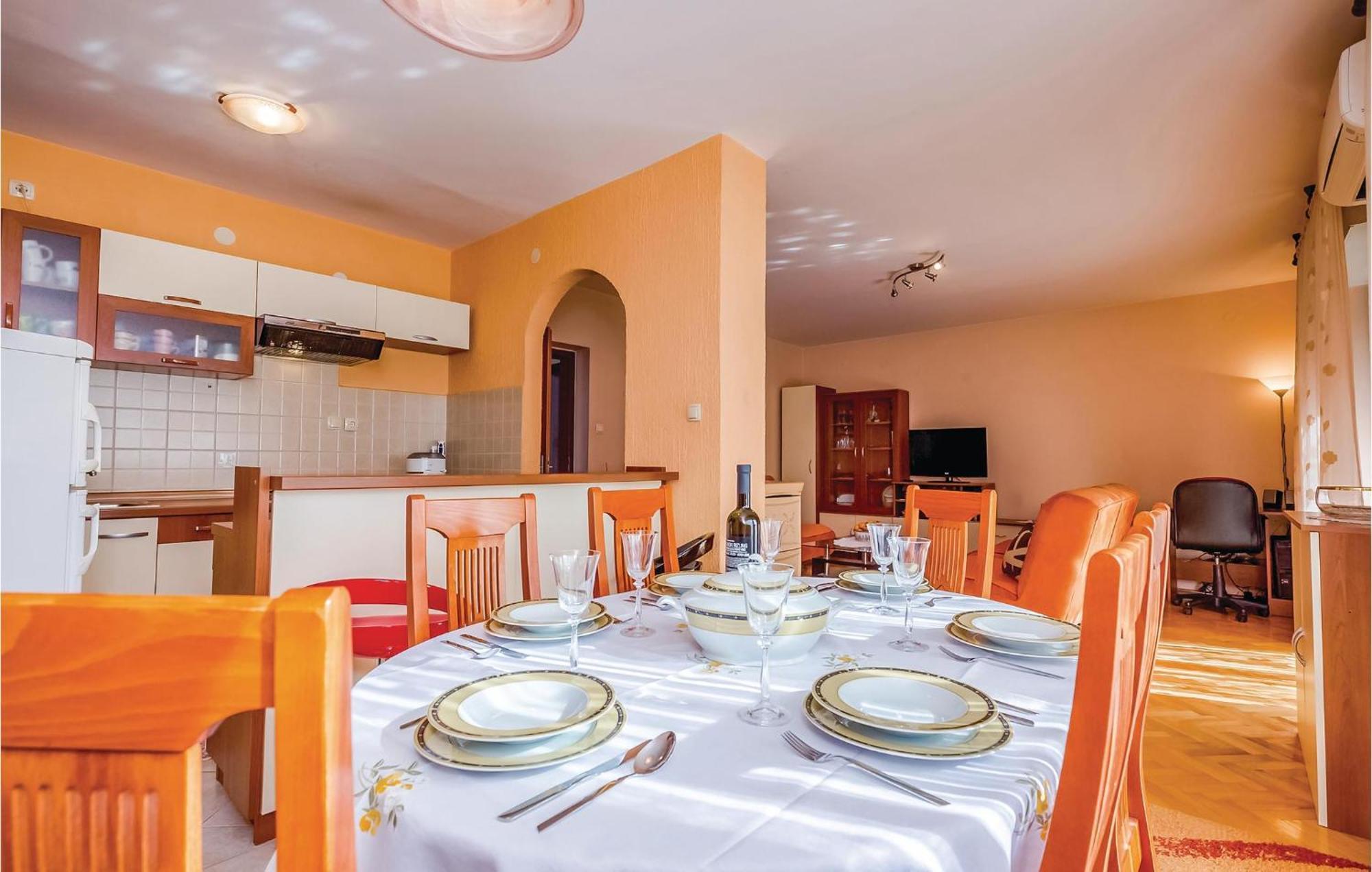 Beautiful Apartment In Novi Vinodolski Extérieur photo