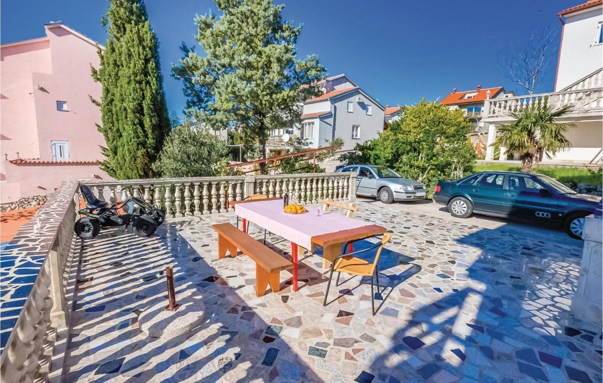 Beautiful Apartment In Novi Vinodolski Extérieur photo